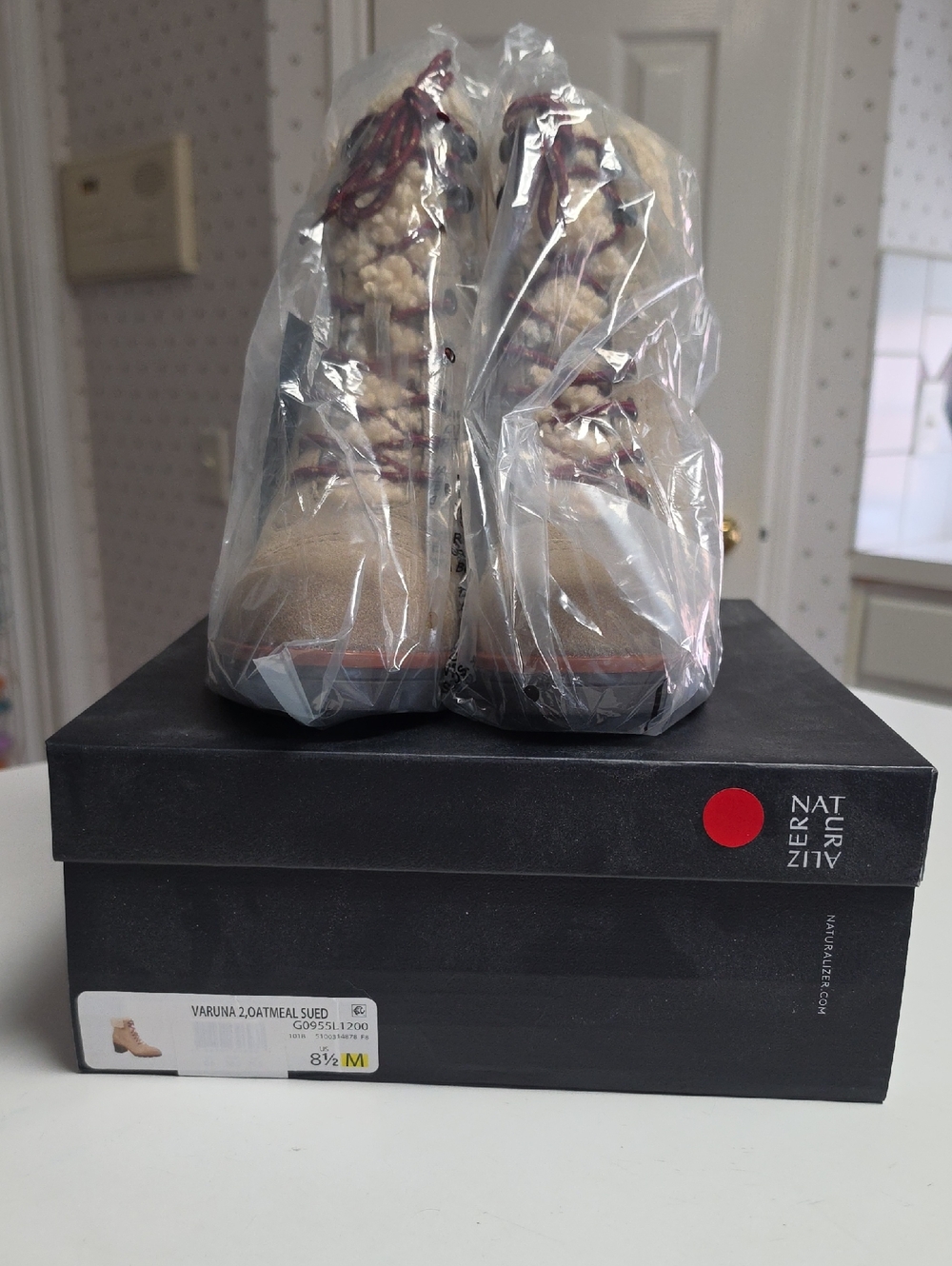 New Womens Naturalizer Oatmeal Color Waterproof Booties With Fur. Size 8.5 Med - Picture 3 of 11